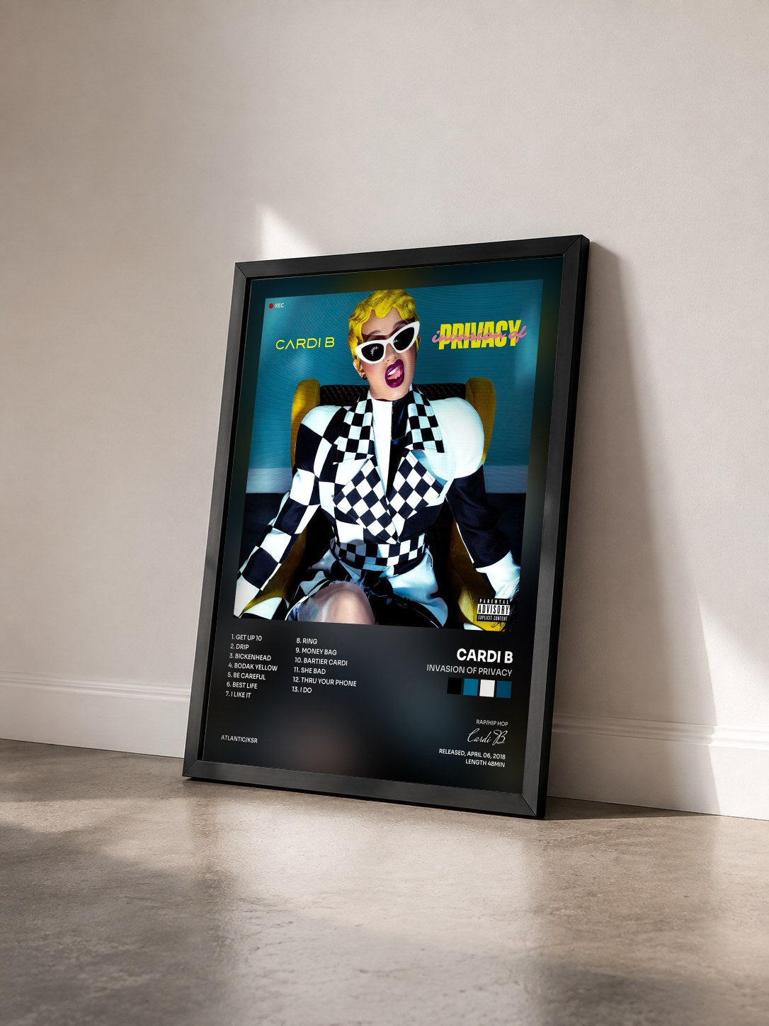 #noir Tableau de l'album Invasion of Privacy de Cardi B vu de trois quarts, cadre noir