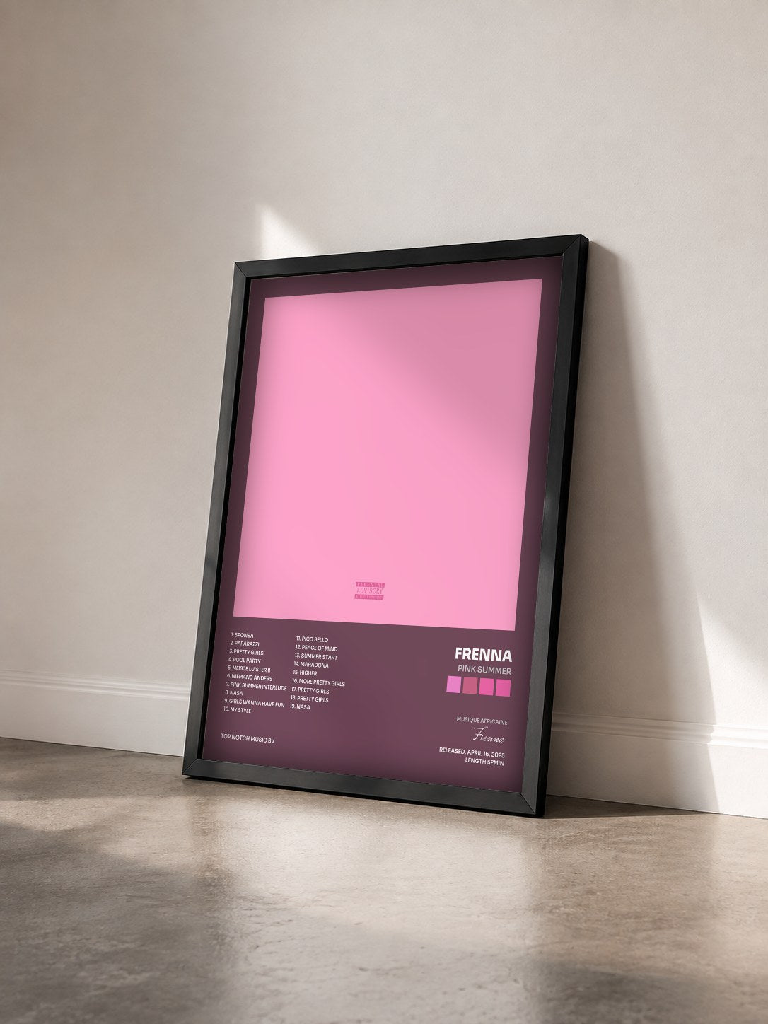 #noir Tableau de l'album PINK SUMMER de Frenna vu de trois quarts, cadre noir
