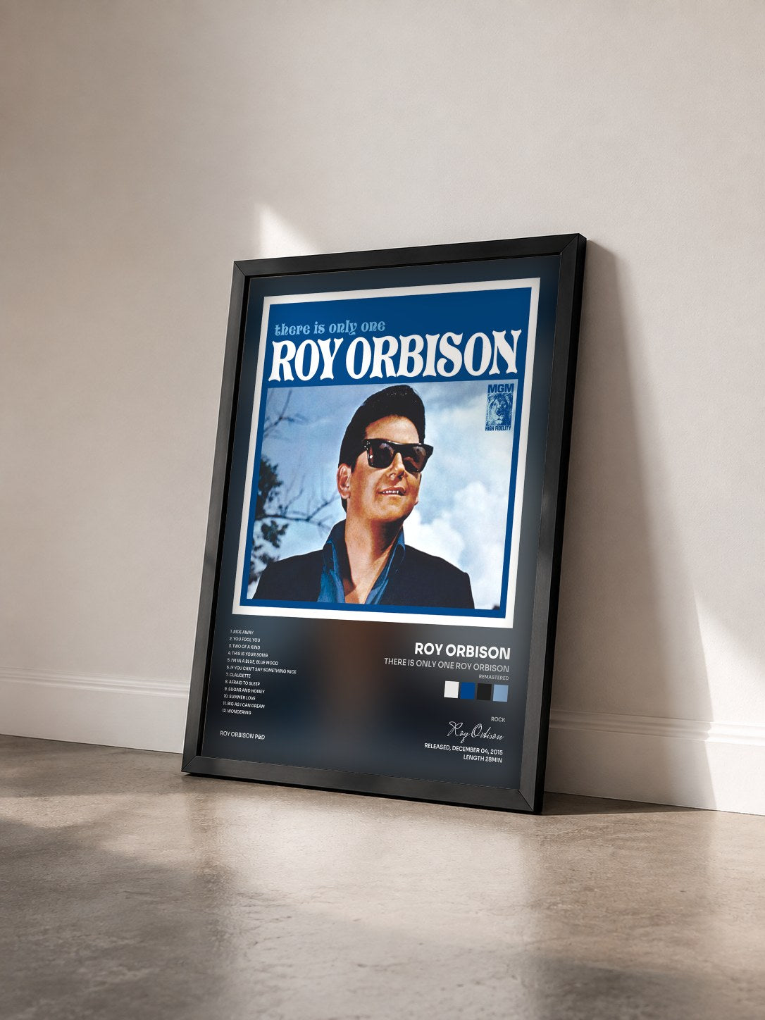 #noir Tableau de l'album There Is Only One Roy Orbison (Remastered) de Roy Orbison vu de trois quarts, cadre noir