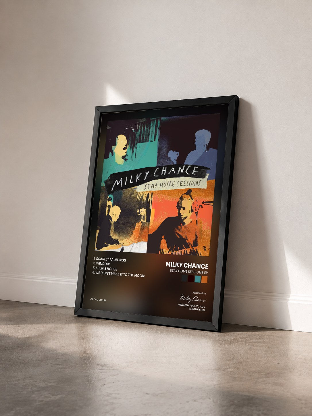 #noir Tableau de l'album Stay Home Sessions EP de Milky Chance vu de trois quarts, cadre noir