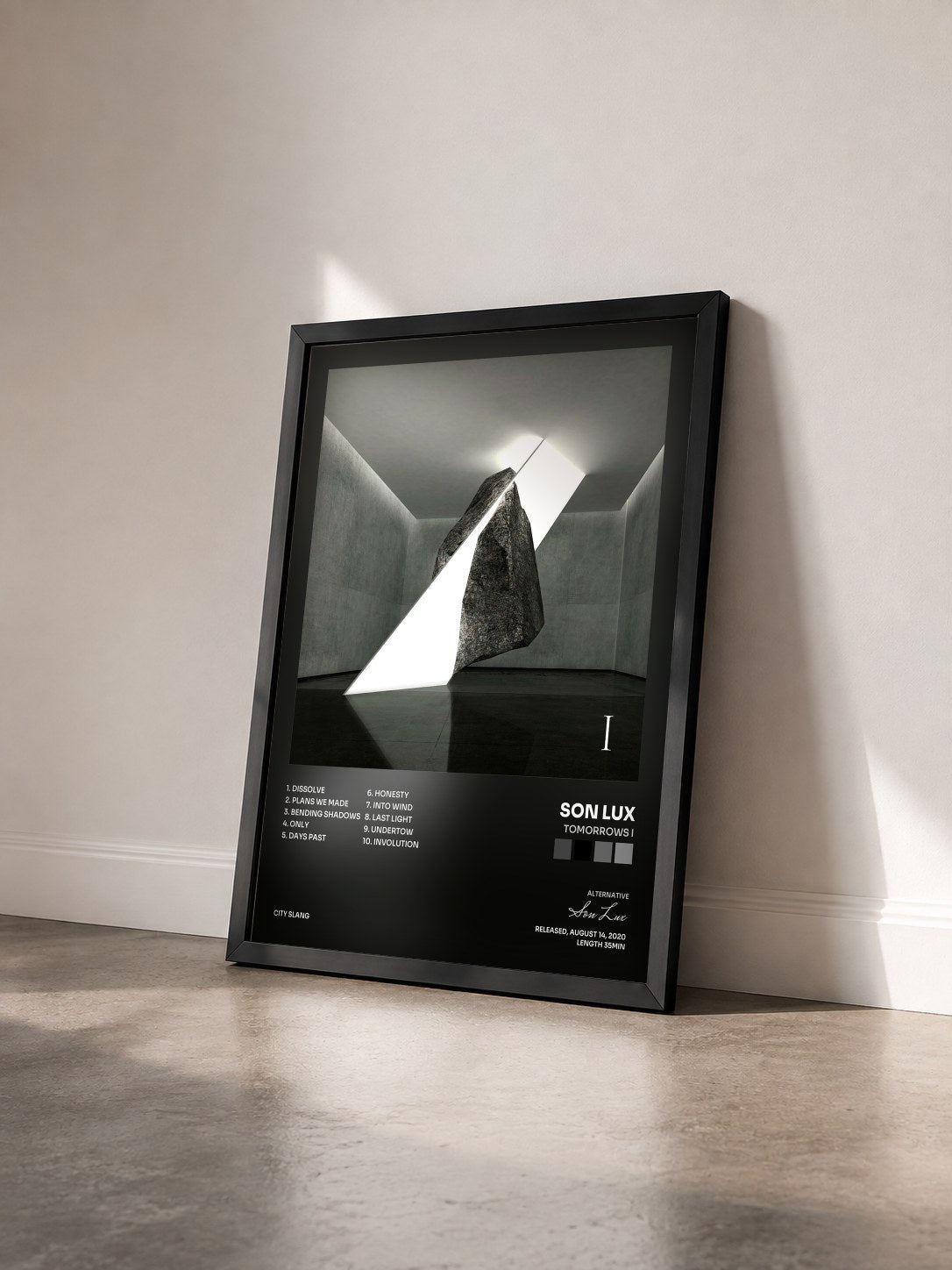 #noir Tableau de l'album Tomorrows I de Son Lux vu de trois quarts, cadre noir