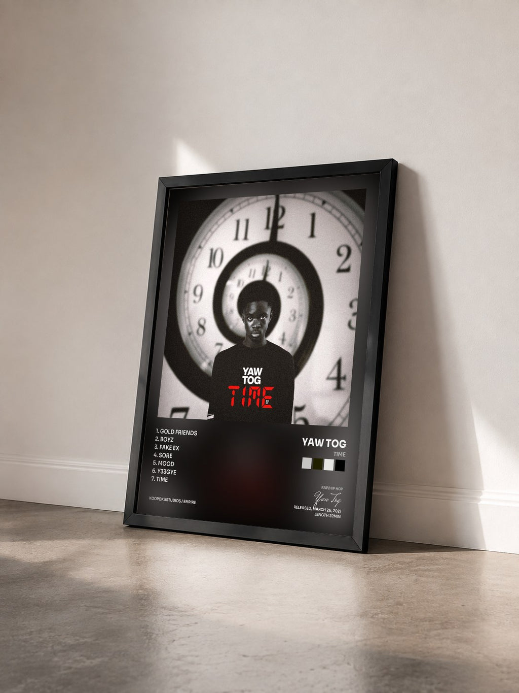 #noir Tableau de l'album TIME de Yaw Tog vu de trois quarts, cadre noir