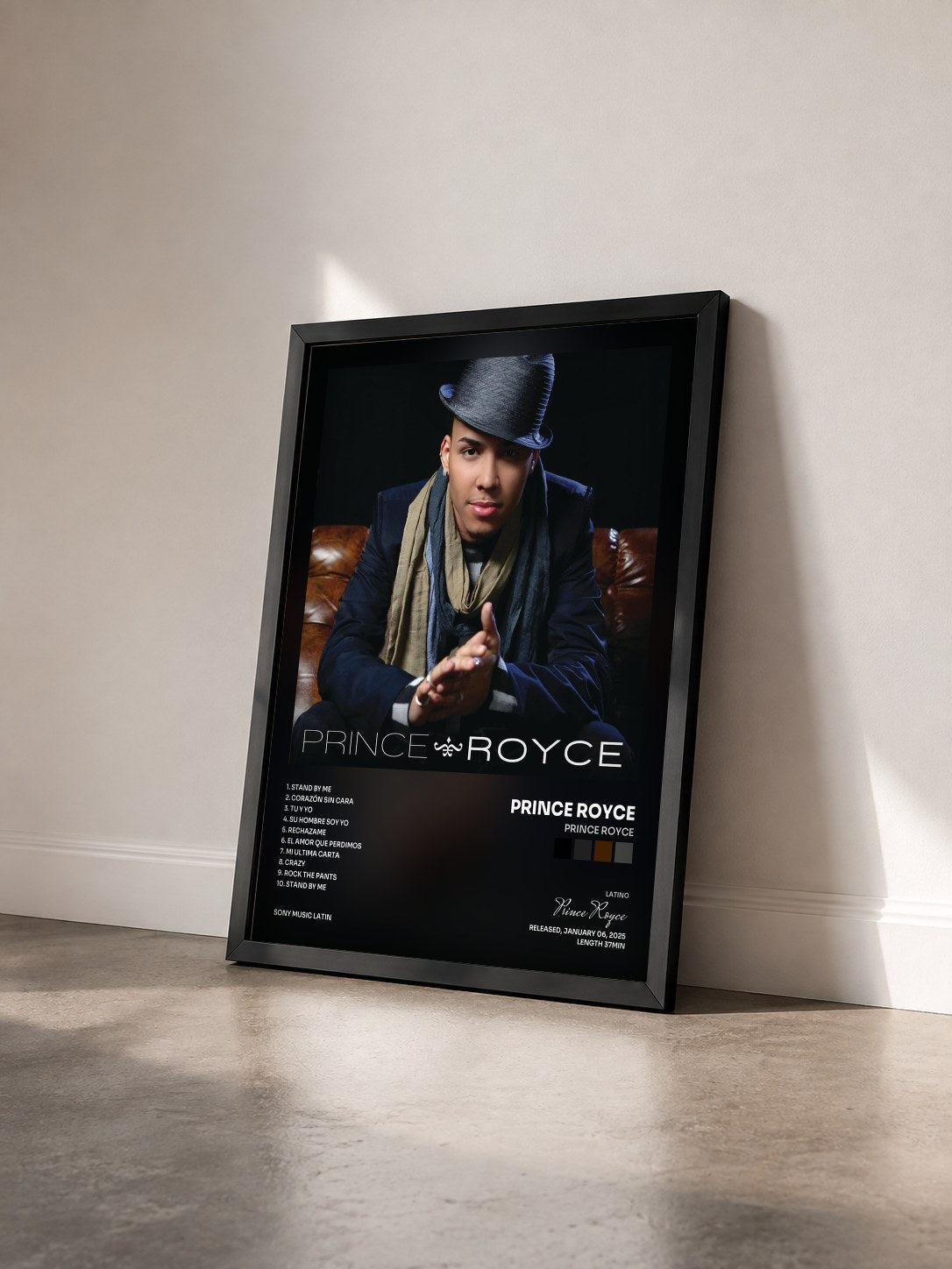 #noir Tableau de l'album Prince Royce de Prince Royce vu de trois quarts, cadre noir