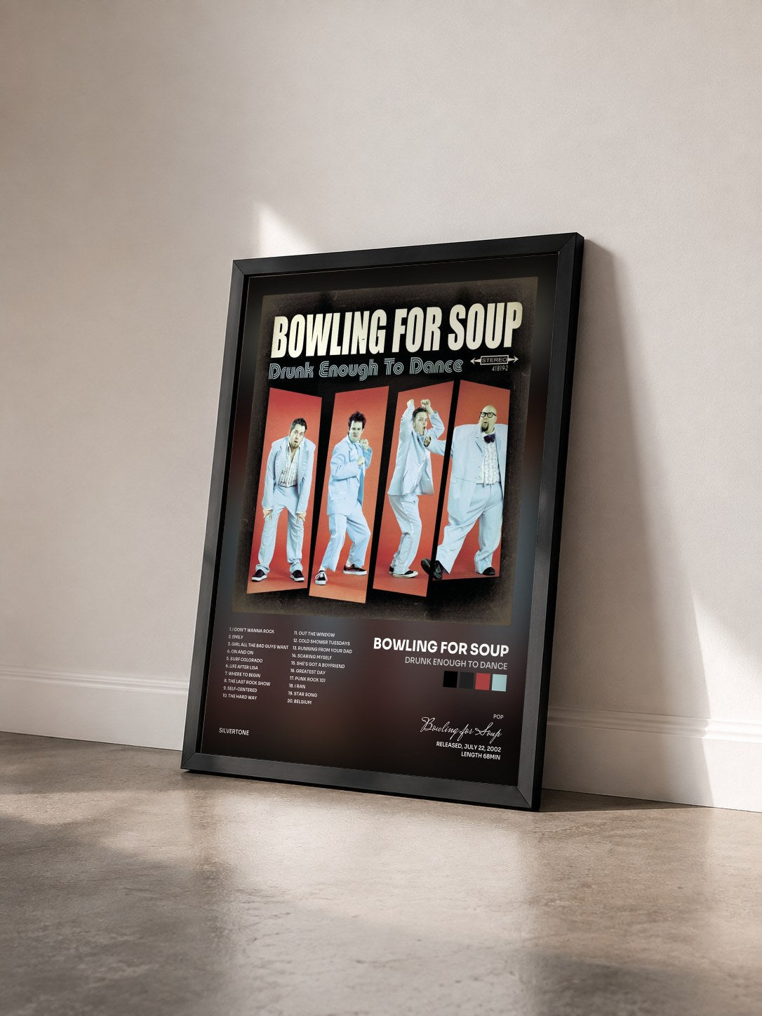 #noir Tableau de l'album Drunk Enough To Dance de Bowling for Soup vu de trois quarts, cadre noir