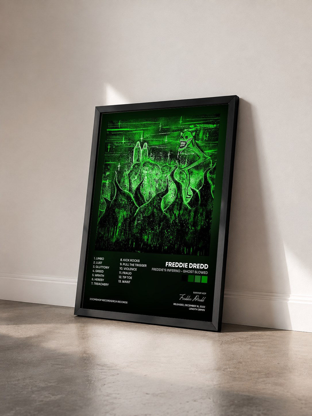 #noir Tableau de l'album Freddie's Inferno - Ghost Slowed de Freddie Dredd vu de trois quarts, cadre noir