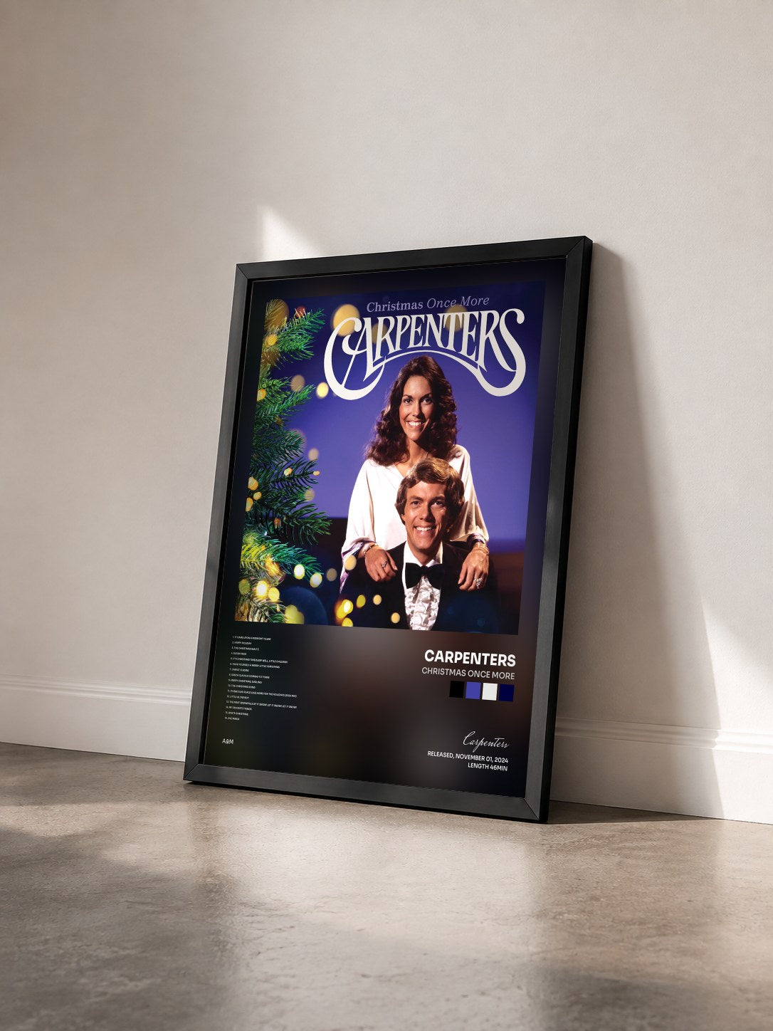 #noir Tableau de l'album Christmas Once More de Carpenters vu de trois quarts, cadre noir