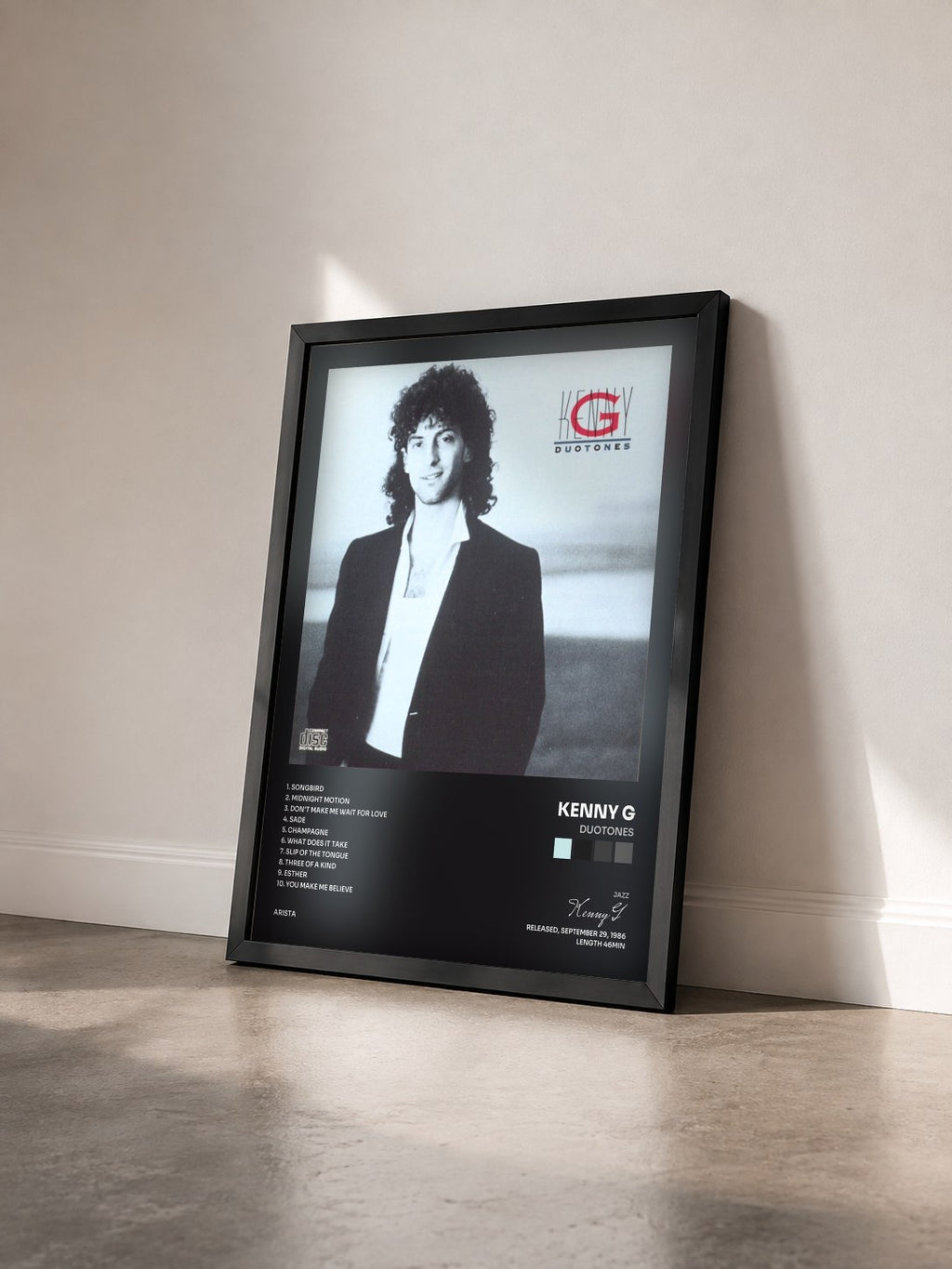 #noir Tableau de l'album Duotones de Kenny G vu de trois quarts, cadre noir