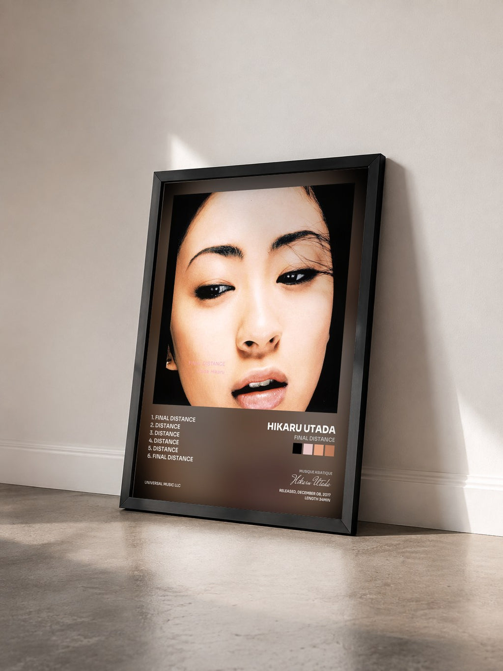 #noir Tableau de l'album Final Distance de Hikaru Utada vu de trois quarts, cadre noir