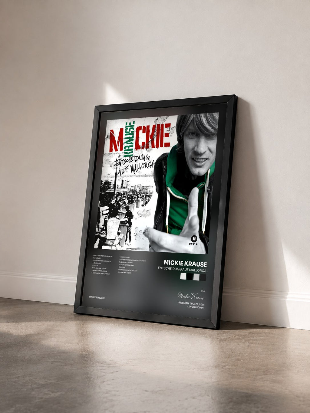 #noir Tableau de l'album Entscheidung auf Mallorca de Mickie Krause vu de trois quarts, cadre noir