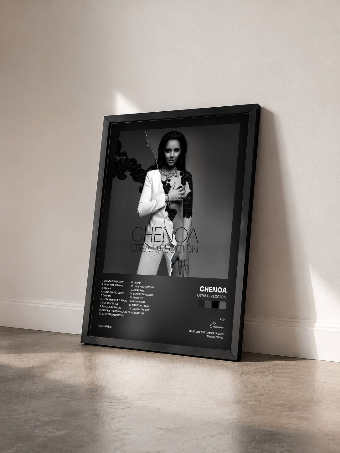 #noir Tableau de l'album Otra Dirección de Chenoa vu de trois quarts, cadre noir