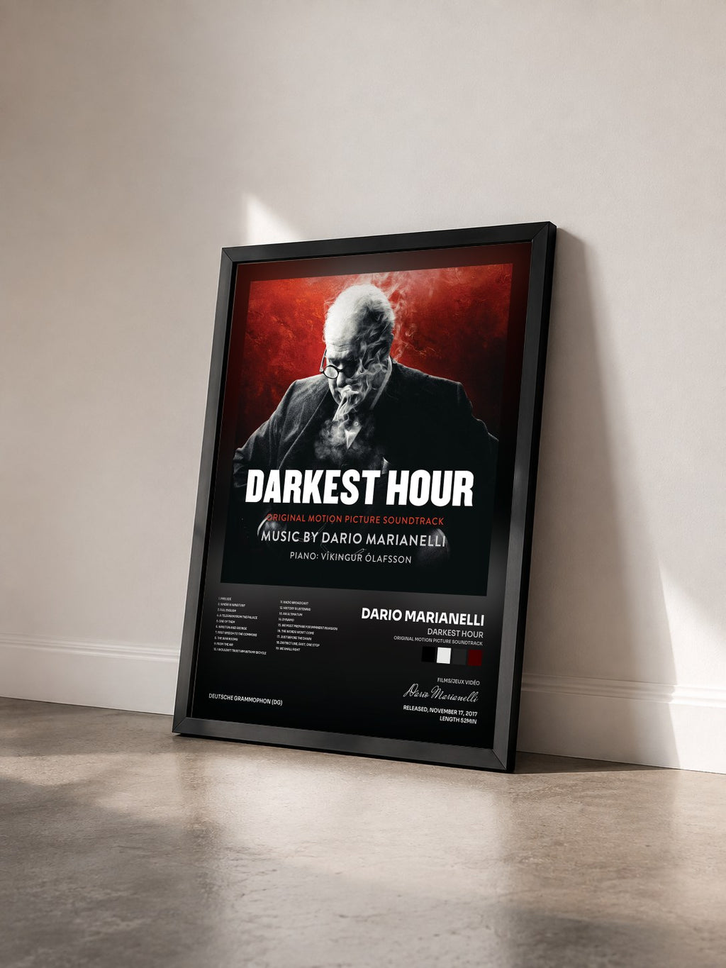 #noir Tableau de l'album Darkest Hour (Original Motion Picture Soundtrack) de Dario Marianelli vu de trois quarts, cadre noir