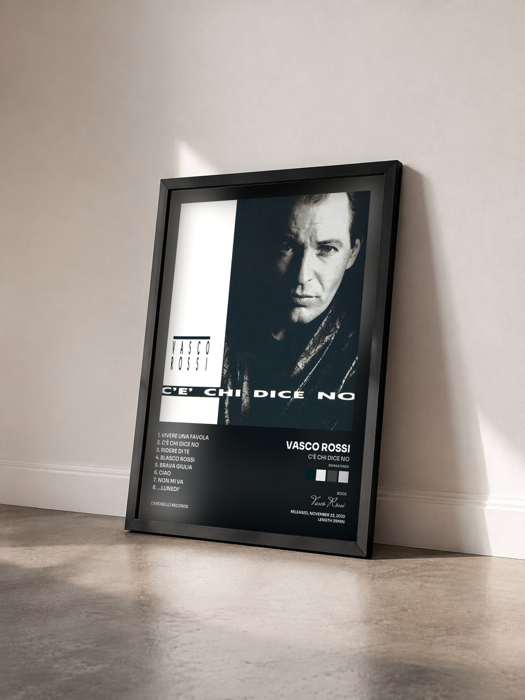 #noir Tableau de l'album C'è Chi Dice No (Remastered) de Vasco Rossi vu de trois quarts, cadre noir