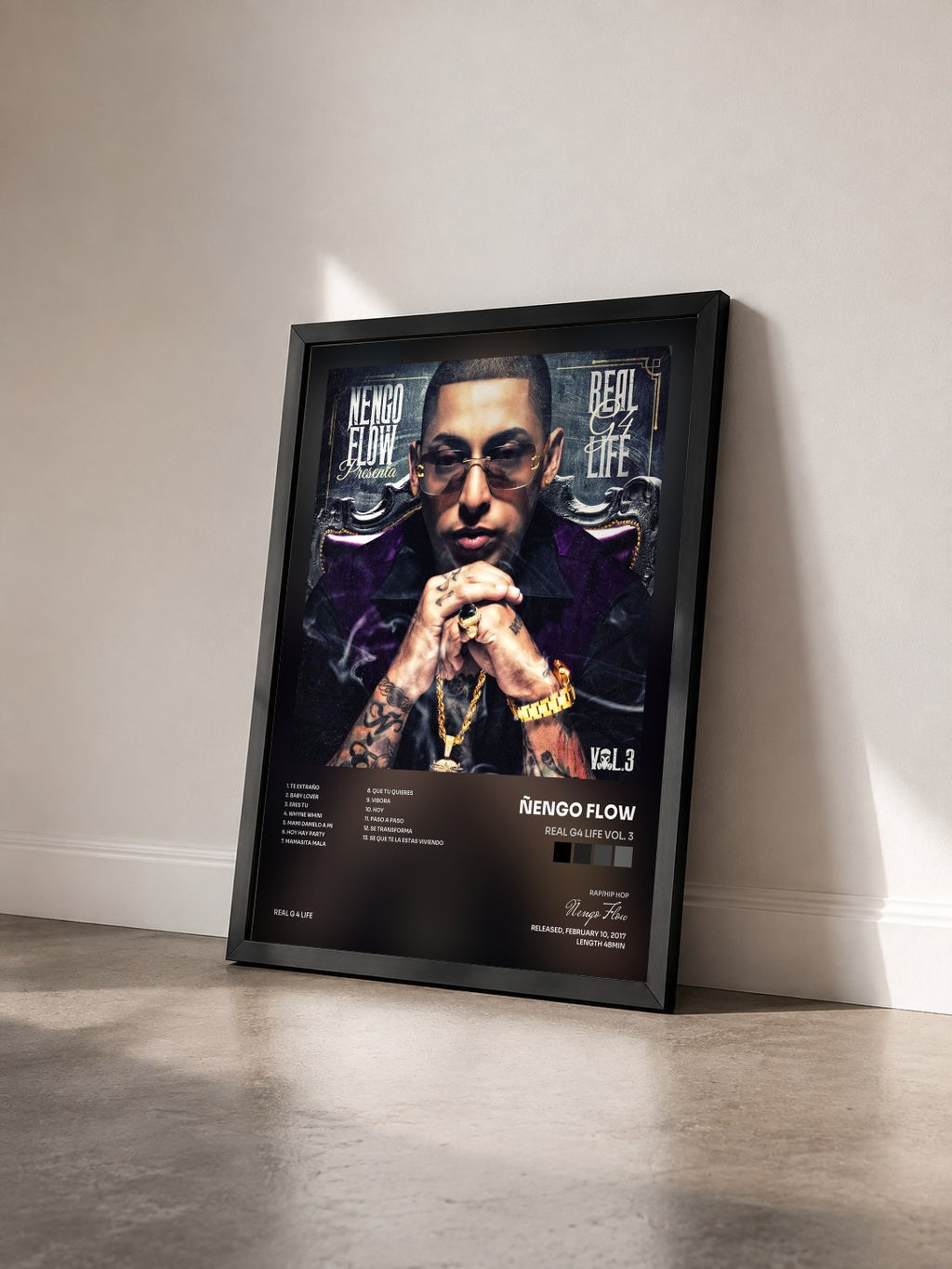 #noir Tableau de l'album Real G4 Life Vol. 3 de Ñengo Flow vu de trois quarts, cadre noir