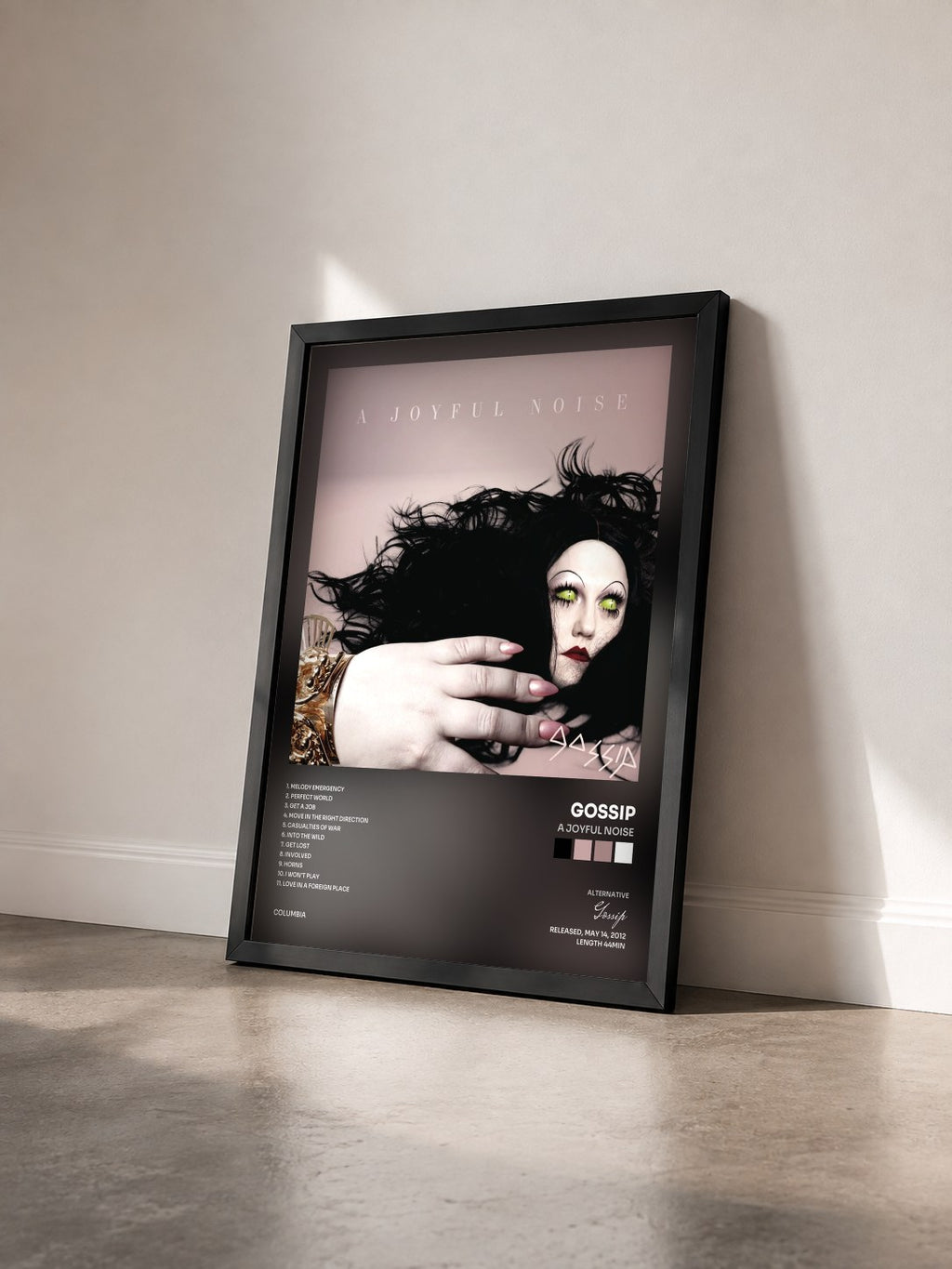 #noir Tableau de l'album A Joyful Noise de Gossip vu de trois quarts, cadre noir