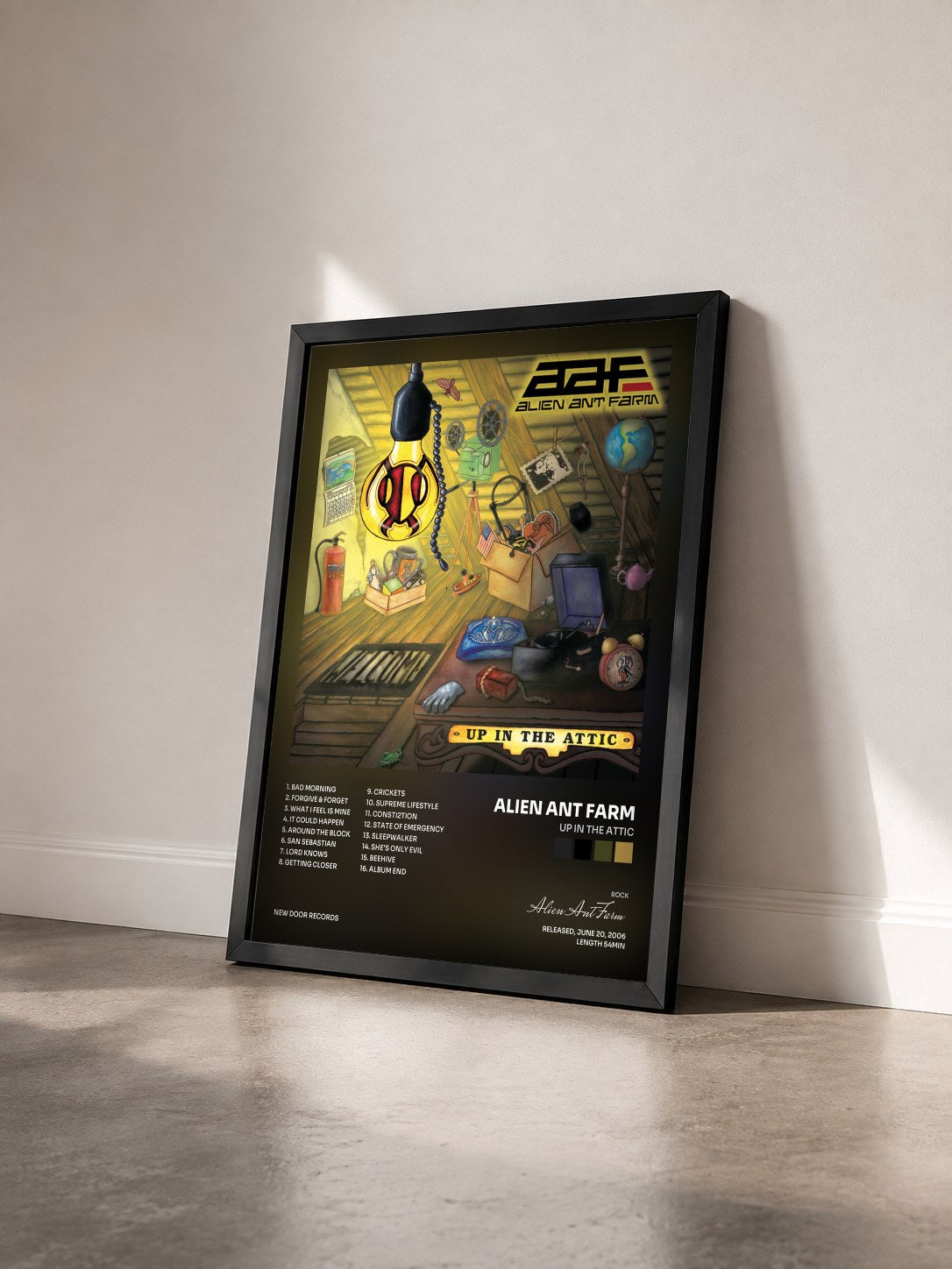 #noir Tableau de l'album Up In The Attic de Alien Ant Farm vu de trois quarts, cadre noir