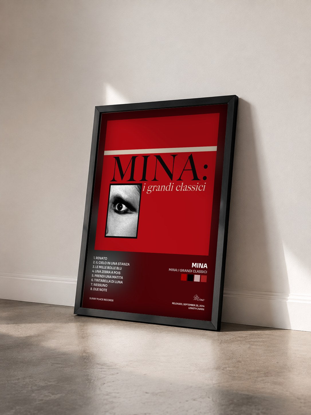 #noir Tableau de l'album Mina: i grandi classici de Mina vu de trois quarts, cadre noir