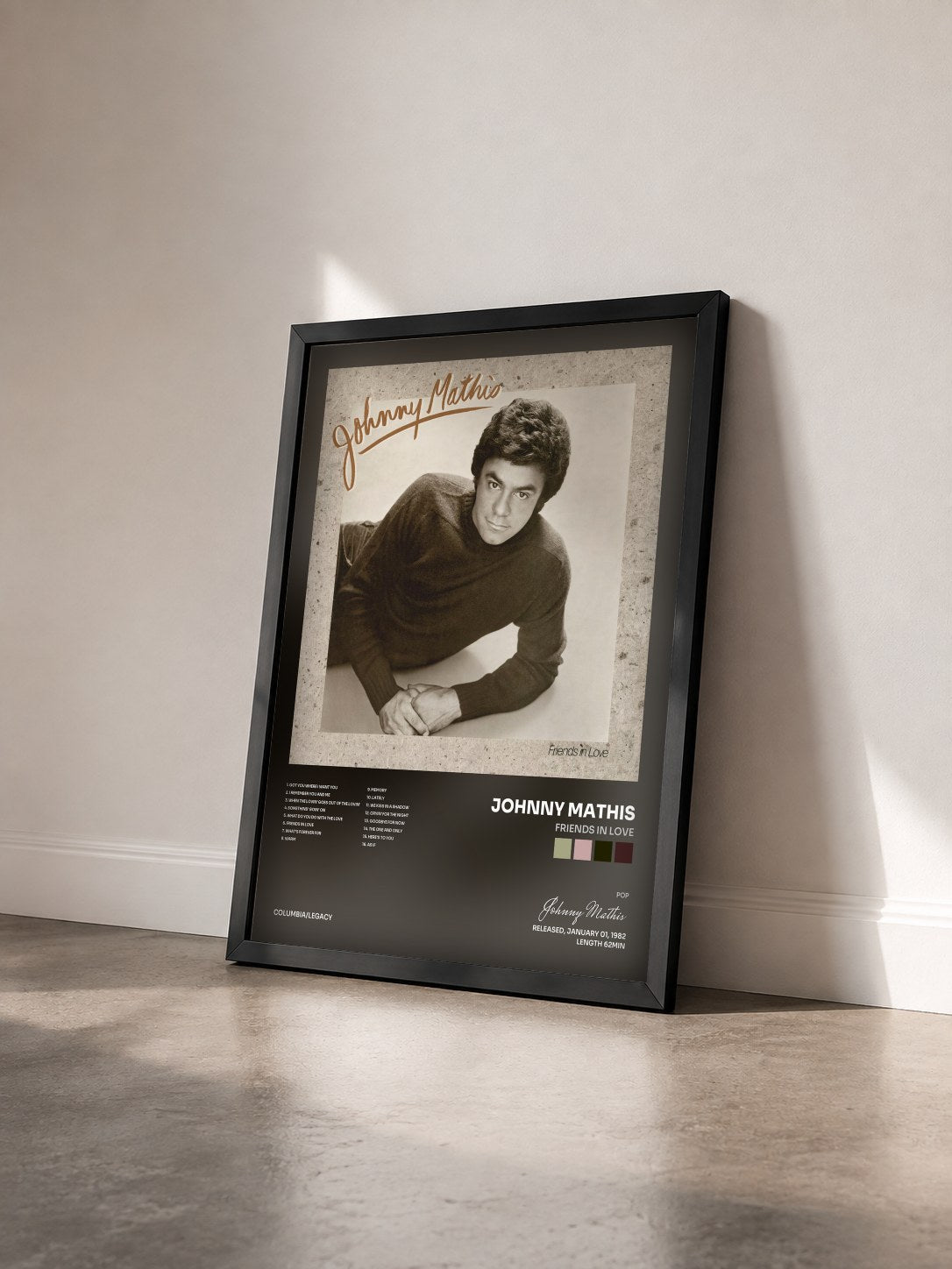 #noir Tableau de l'album Friends In Love de Johnny Mathis vu de trois quarts, cadre noir