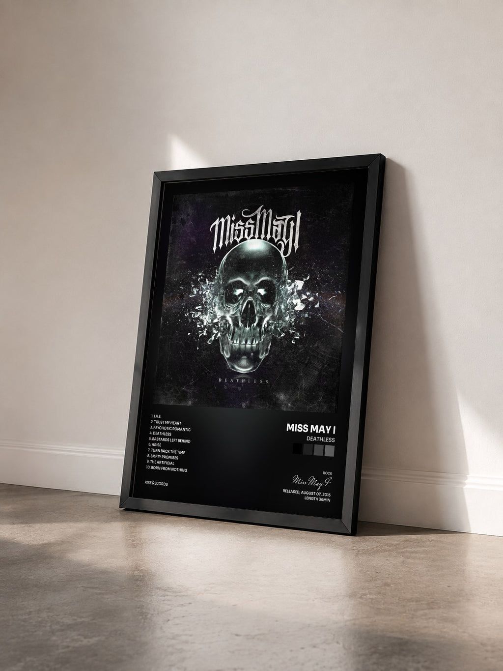 #noir Tableau de l'album Deathless de Miss May I vu de trois quarts, cadre noir