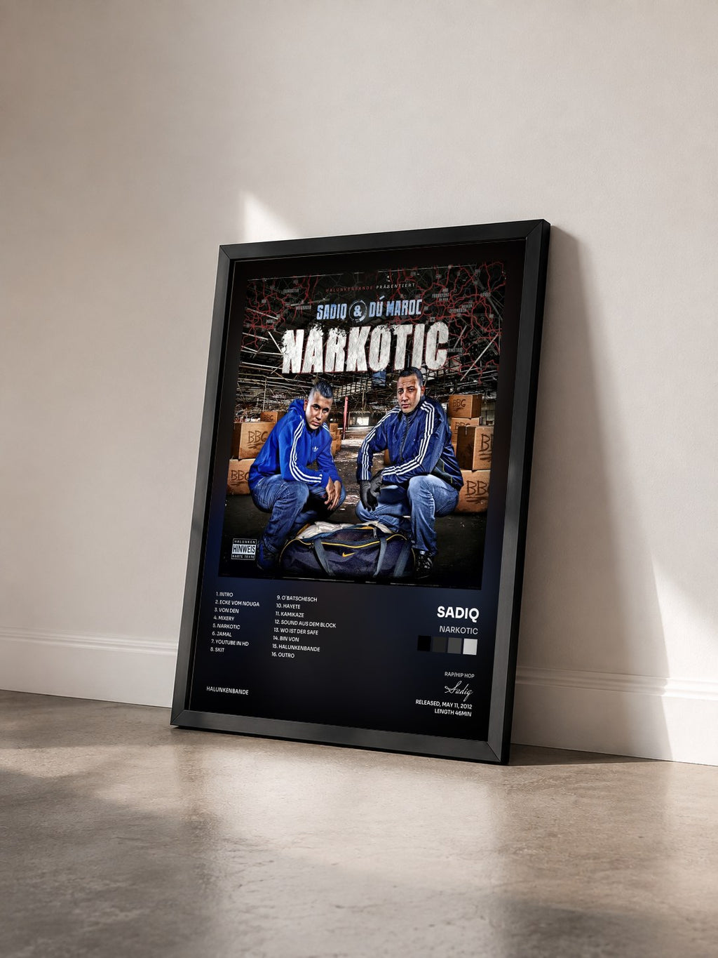 #noir Tableau de l'album Narkotic de Sadiq vu de trois quarts, cadre noir