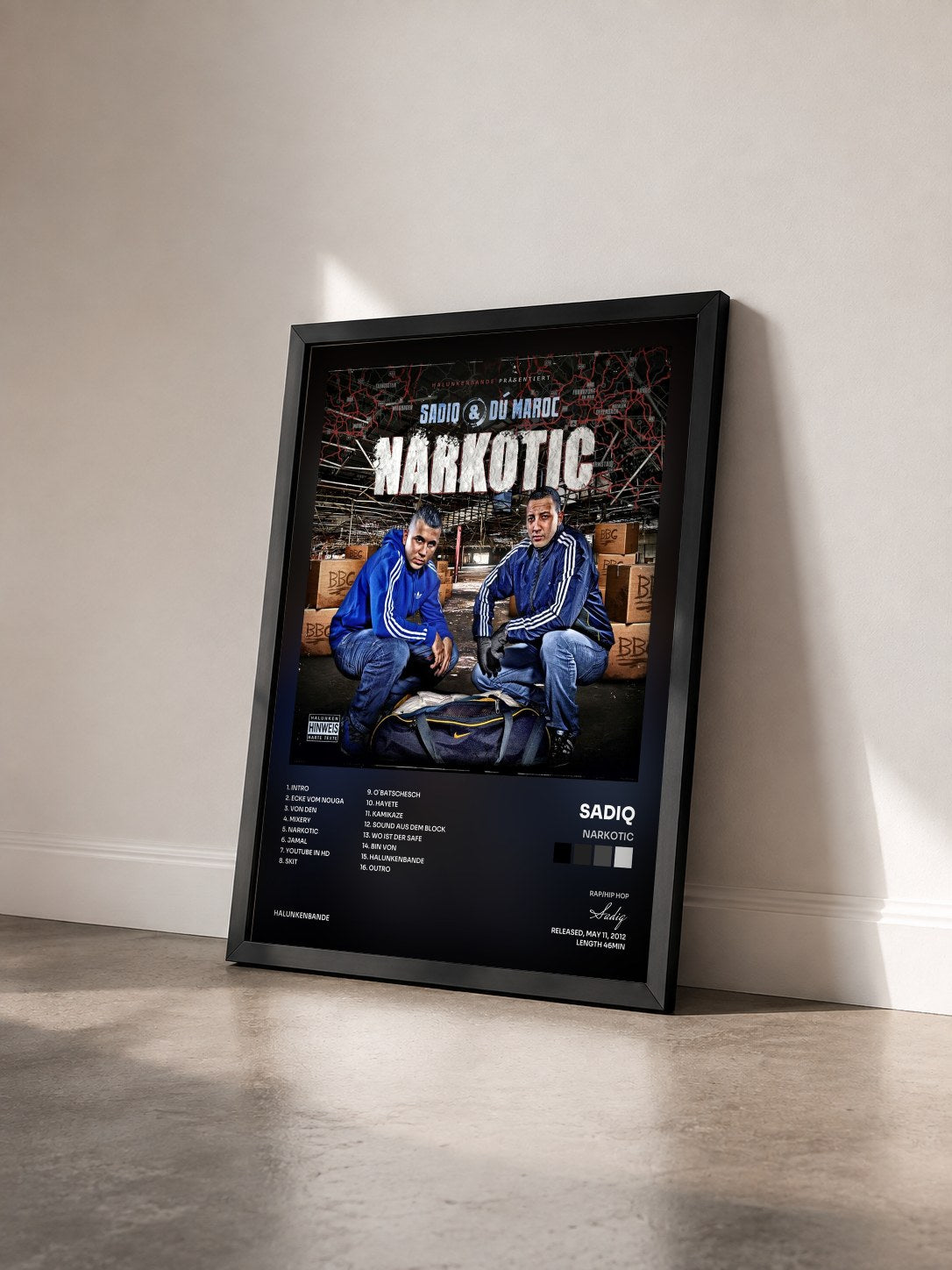 #noir Tableau de l'album Narkotic de Sadiq vu de trois quarts, cadre noir