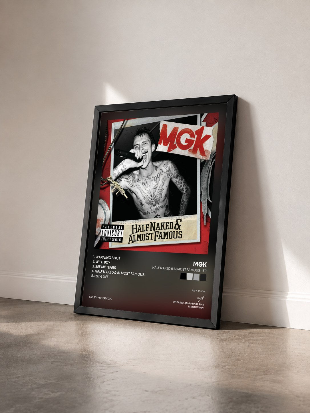 #noir Tableau de l'album Half Naked & Almost Famous - EP de mgk vu de trois quarts, cadre noir