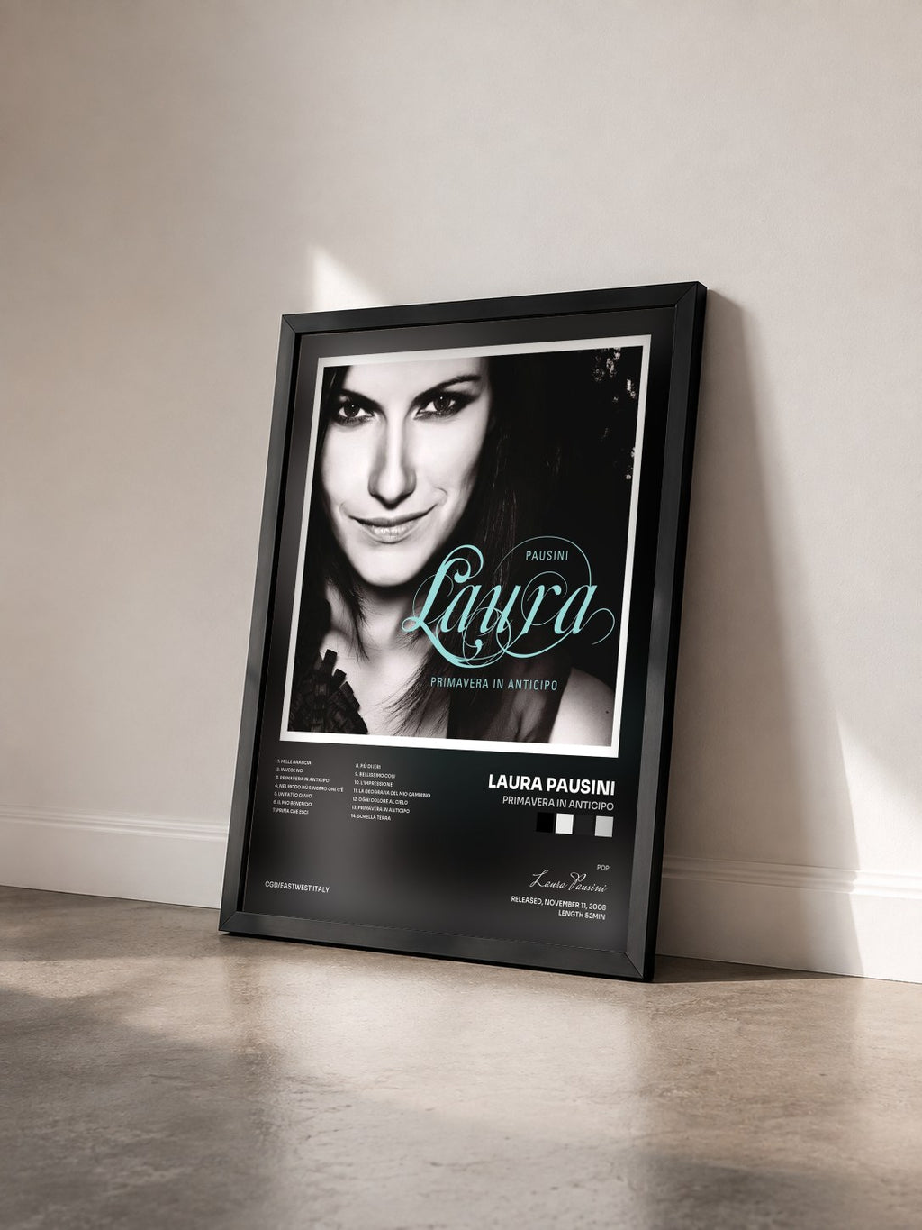 #noir Tableau de l'album Primavera in anticipo de Laura Pausini vu de trois quarts, cadre noir