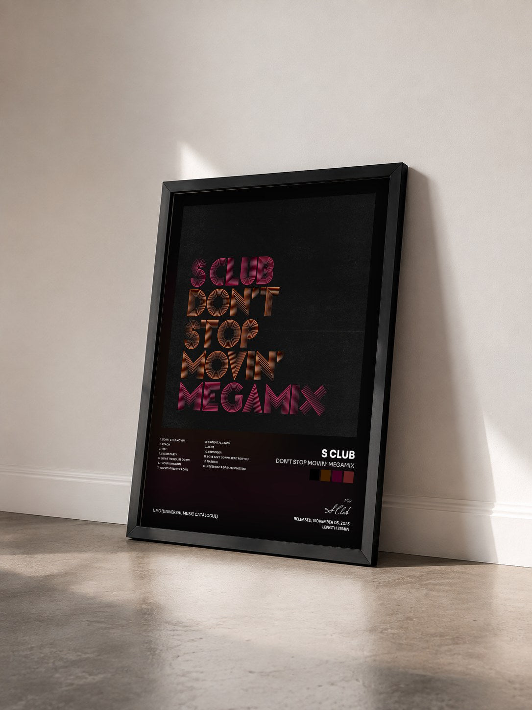 #noir Tableau de l'album Don’t Stop Movin’ Megamix de S Club vu de trois quarts, cadre noir