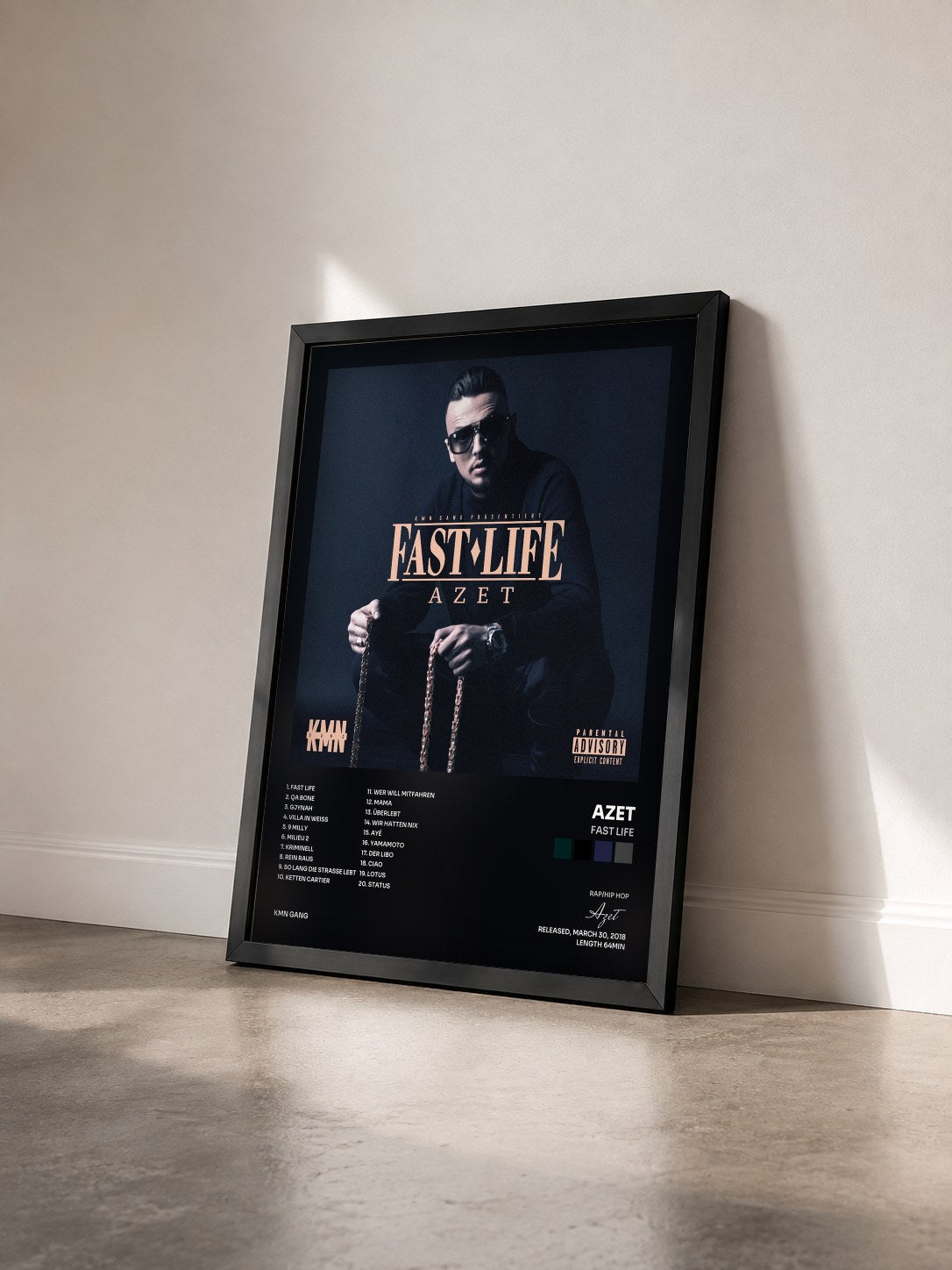 #noir Tableau de l'album Fast Life de Azet vu de trois quarts, cadre noir