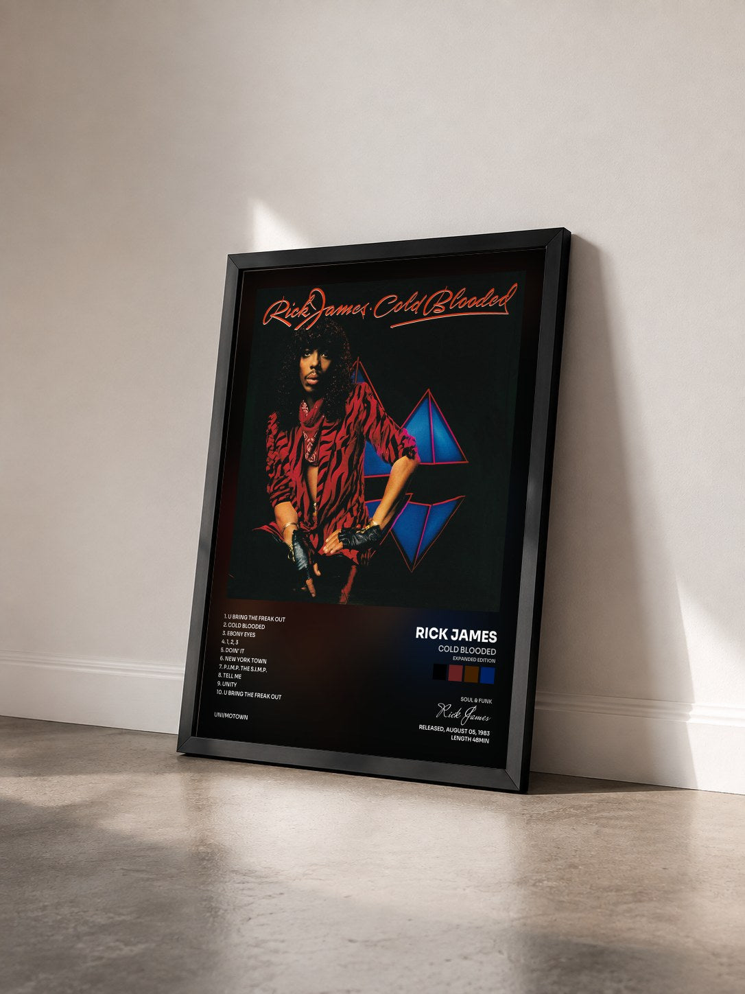#noir Tableau de l'album Cold Blooded (Expanded Edition) de Rick James vu de trois quarts, cadre noir