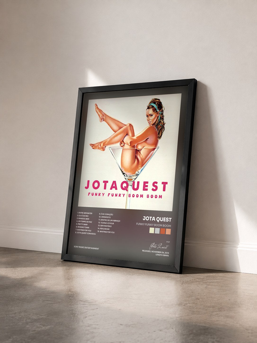 #noir Tableau de l'album Funky Funky Boom Boom de Jota Quest vu de trois quarts, cadre noir