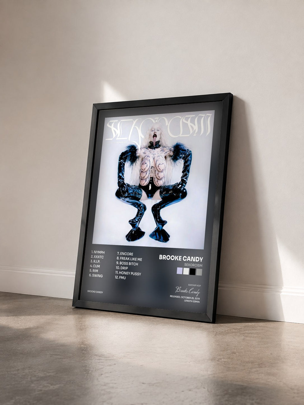 #noir Tableau de l'album SEXORCISM de Brooke Candy vu de trois quarts, cadre noir