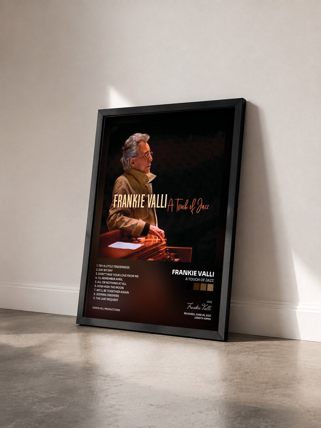 #noir Tableau de l'album A Touch Of Jazz de Frankie Valli vu de trois quarts, cadre noir