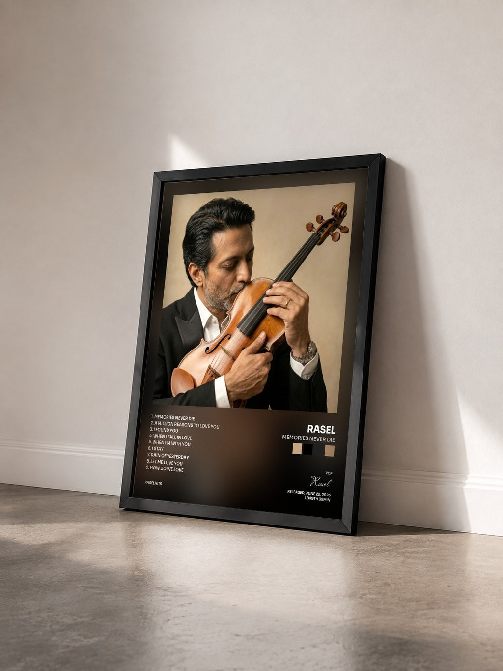 #noir Tableau de l'album Memories Never Die de Rasel vu de trois quarts, cadre noir
