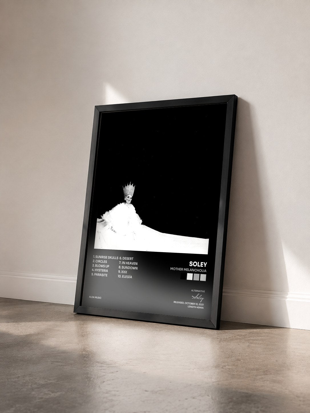 #noir Tableau de l'album Mother Melancholia de Soley vu de trois quarts, cadre noir