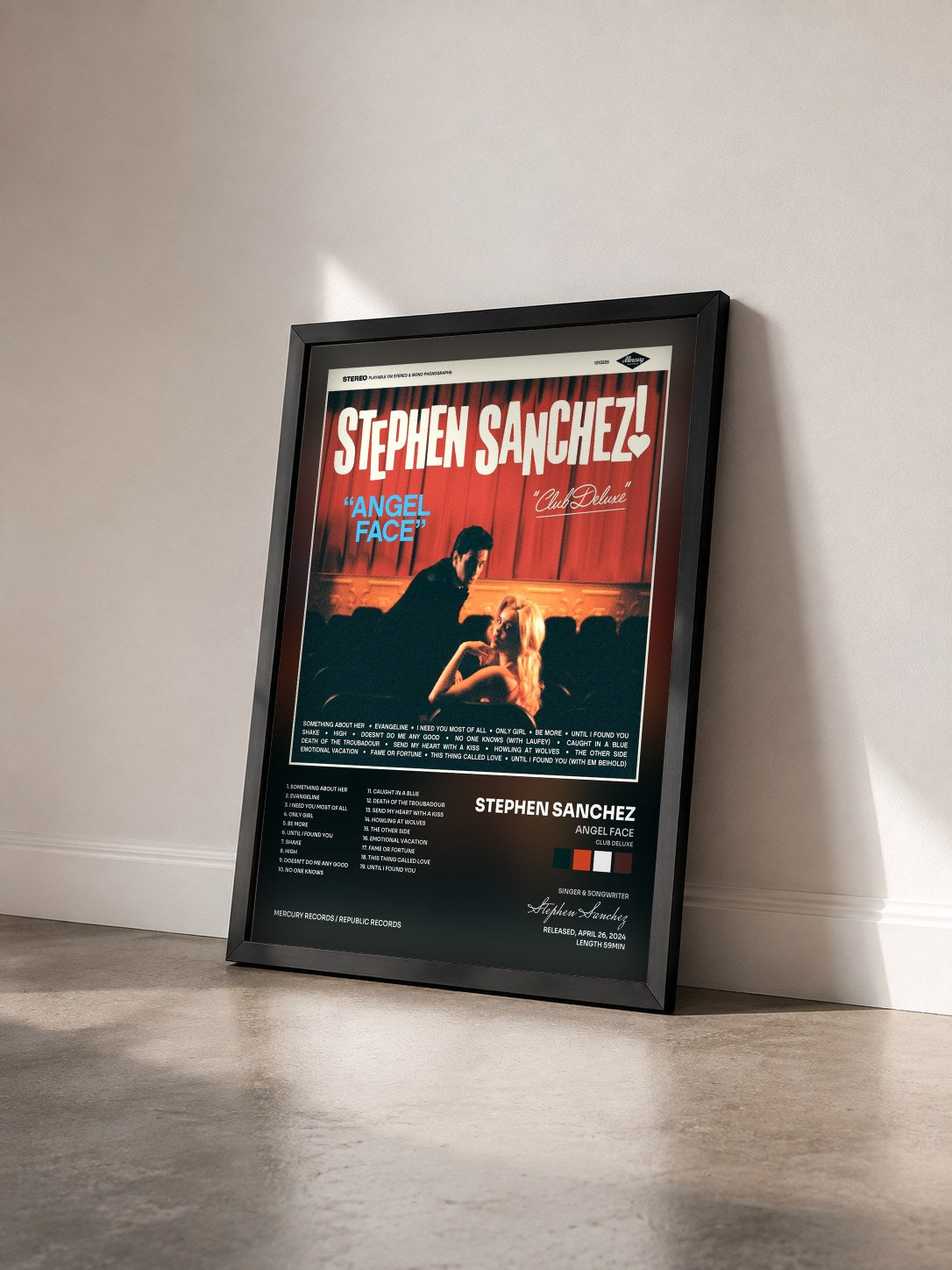 #noir Tableau de l'album Angel Face (Club Deluxe) de Stephen Sanchez vu de trois quarts, cadre noir