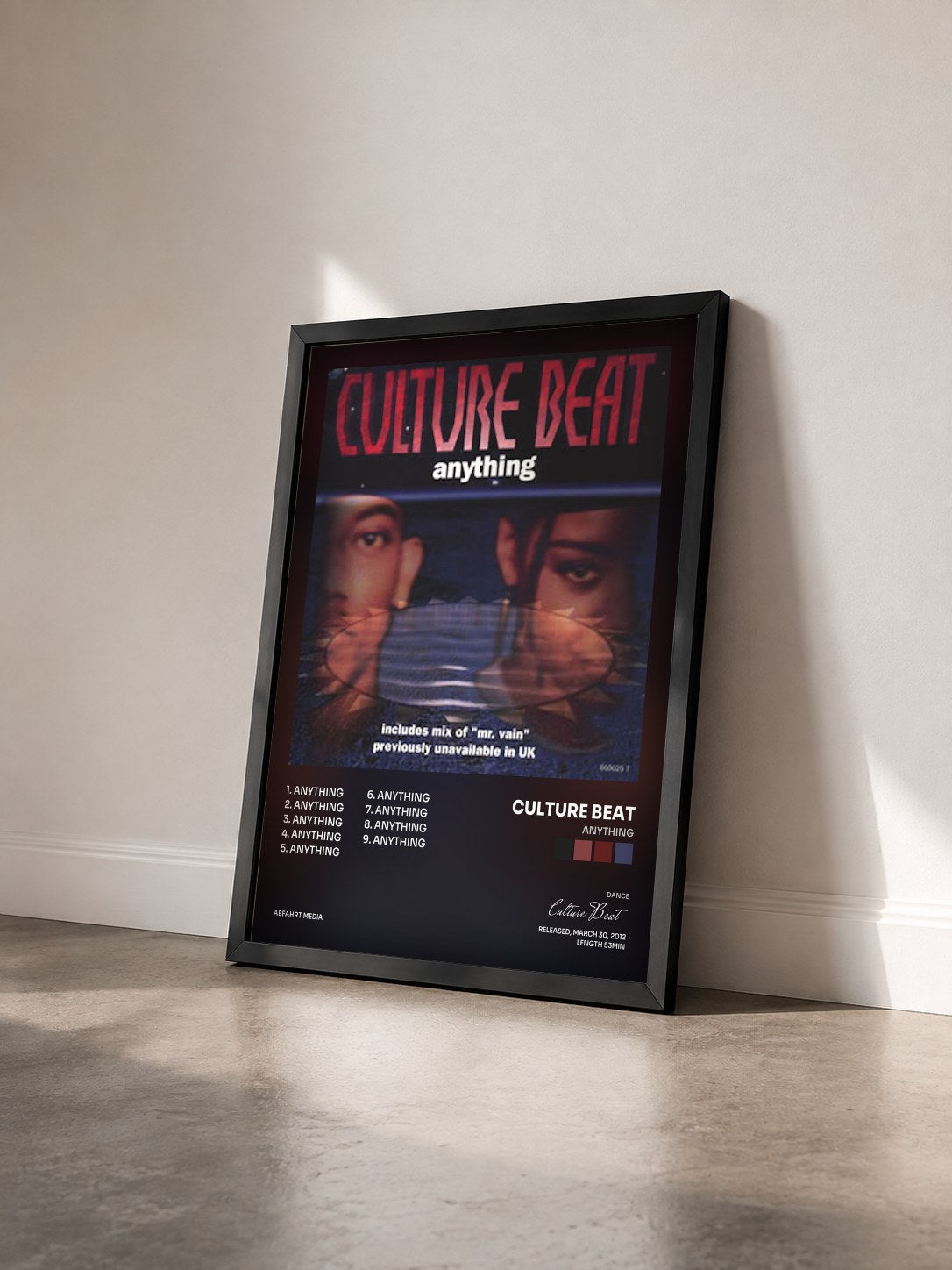 #noir Tableau de l'album Anything de Culture Beat vu de trois quarts, cadre noir