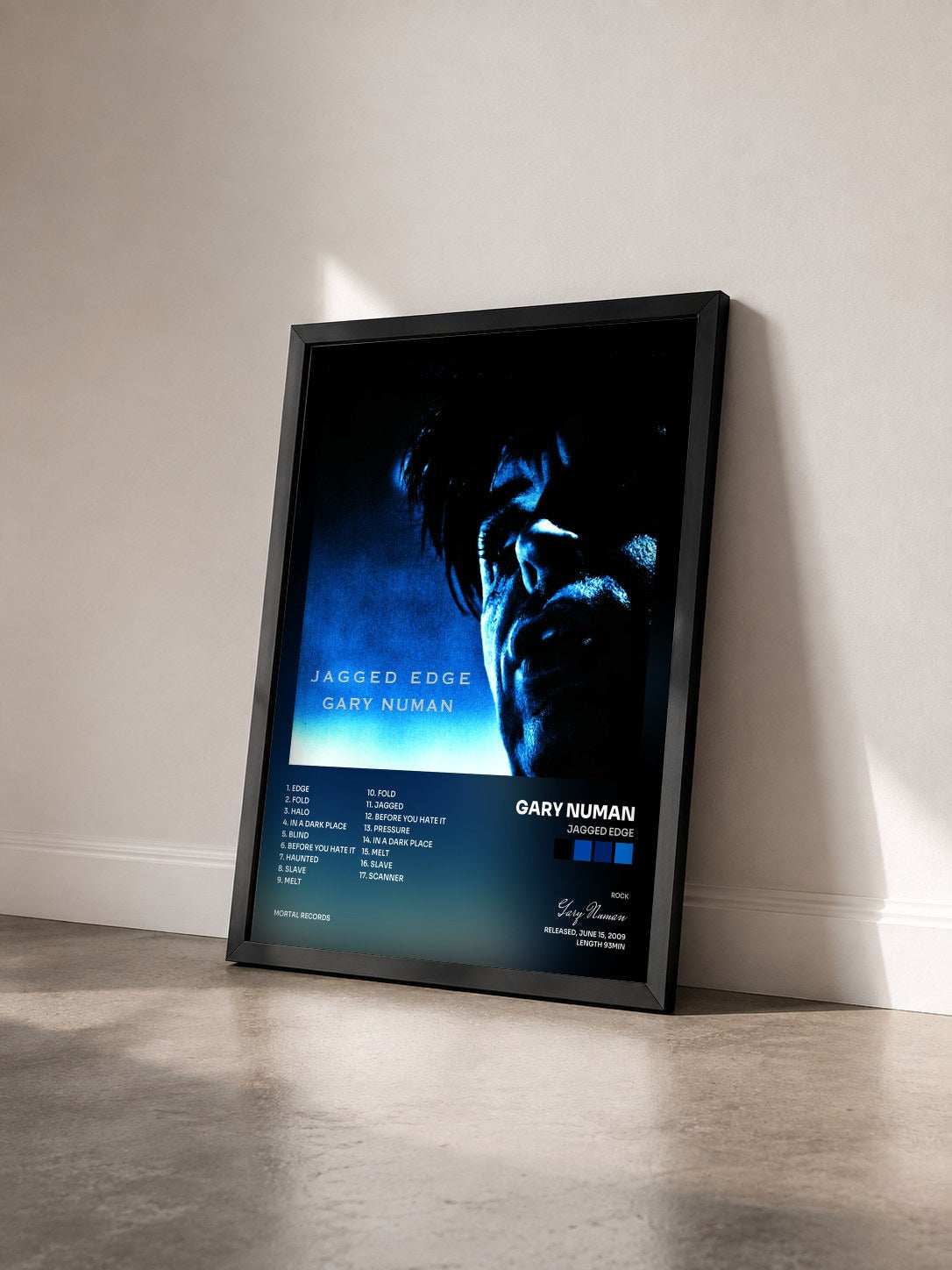 #noir Tableau de l'album Jagged Edge de Gary Numan vu de trois quarts, cadre noir