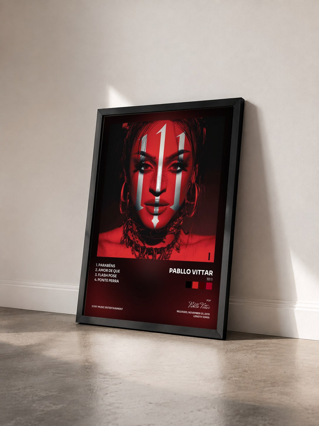 #noir Tableau de l'album 111 1 de Pabllo Vittar vu de trois quarts, cadre noir