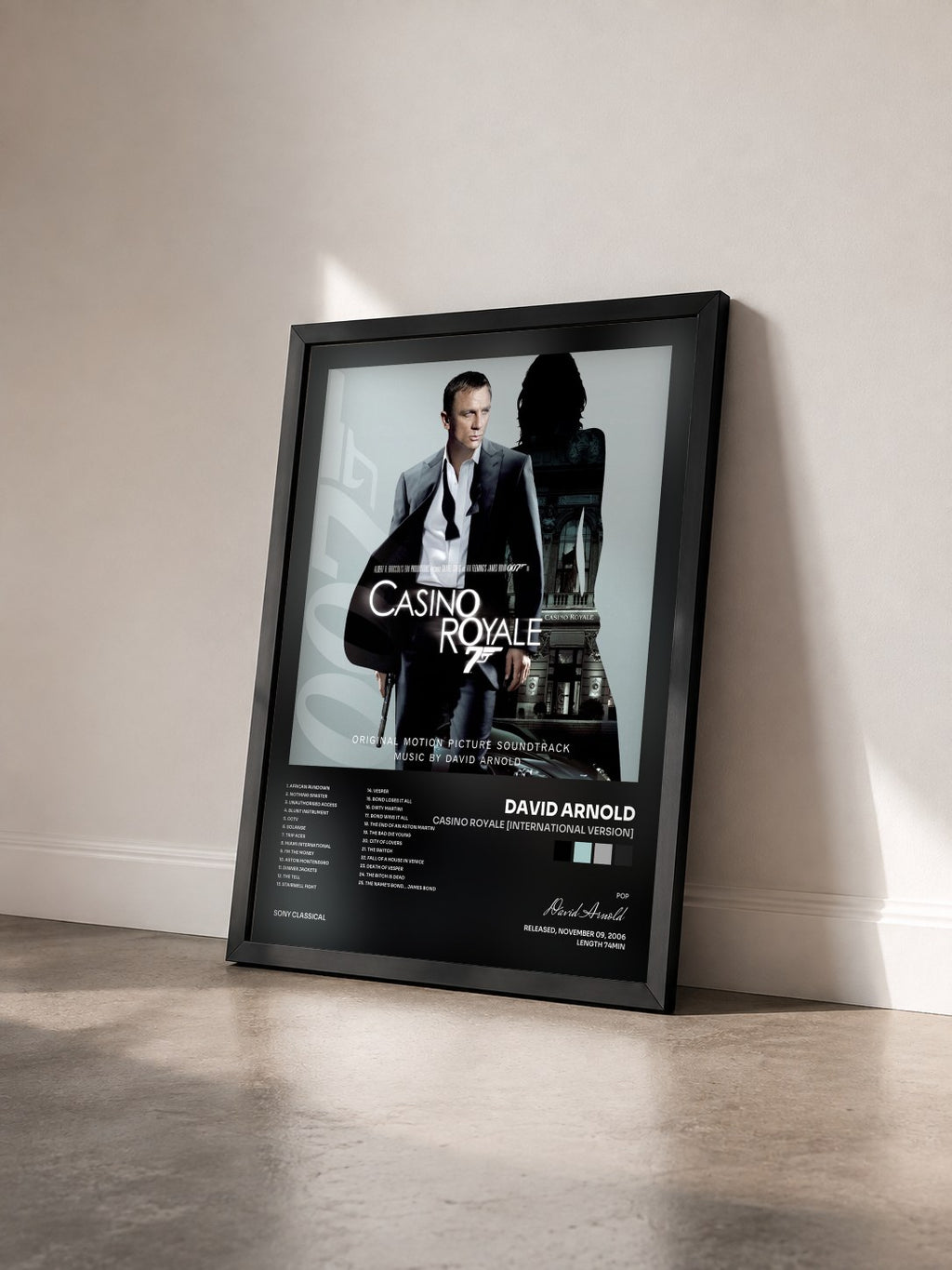 #noir Tableau de l'album Casino Royale [International Version] de David Arnold vu de trois quarts, cadre noir
