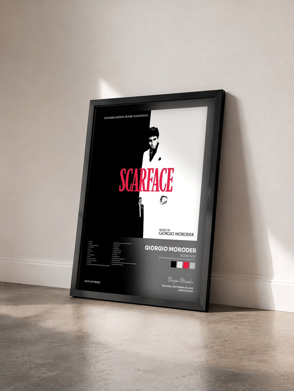 #noir Tableau de l'album Scarface (Expanded Motion Picture Soundtrack) de Giorgio Moroder vu de trois quarts, cadre noir