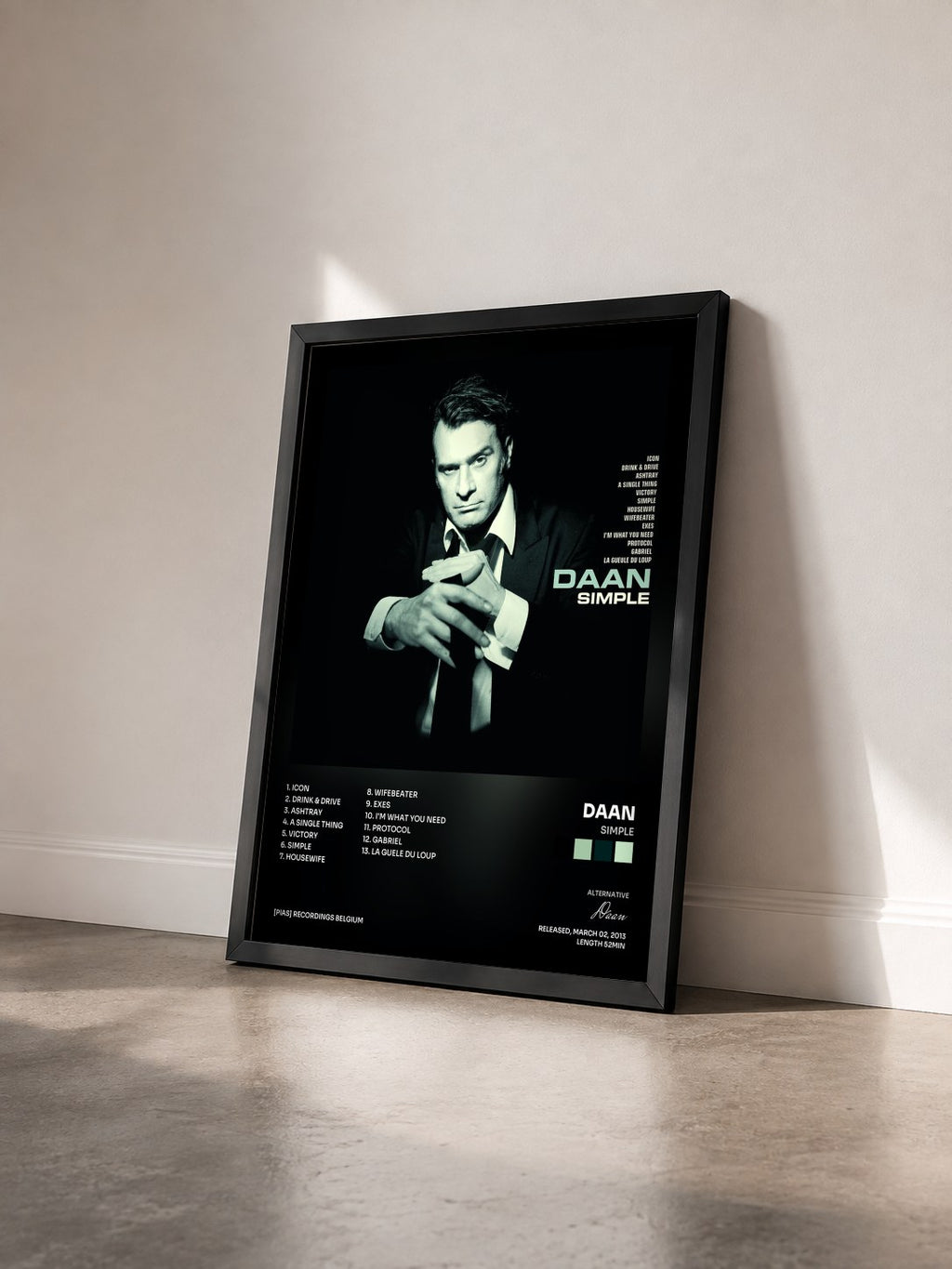 #noir Tableau de l'album Simple de Daan vu de trois quarts, cadre noir