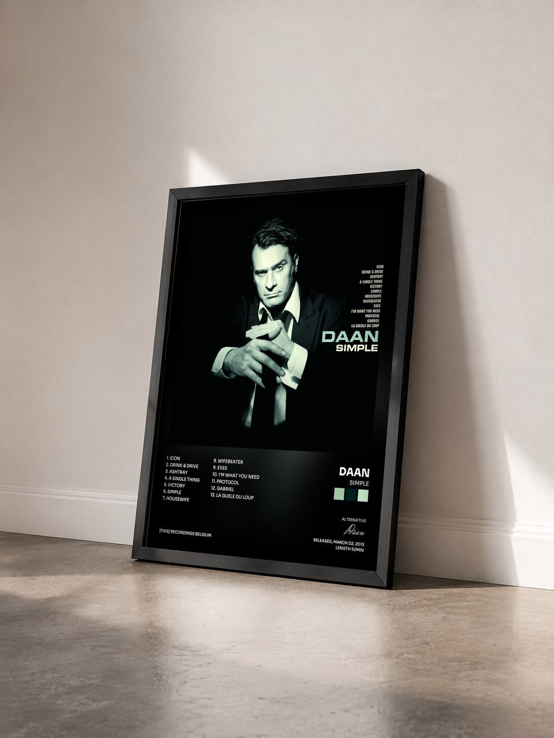 #noir Tableau de l'album Simple de Daan vu de trois quarts, cadre noir