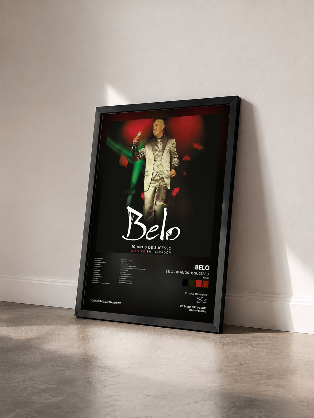 #noir Tableau de l'album Belo - 10 Anos de Sucesso (Deluxe) de Belo vu de trois quarts, cadre noir