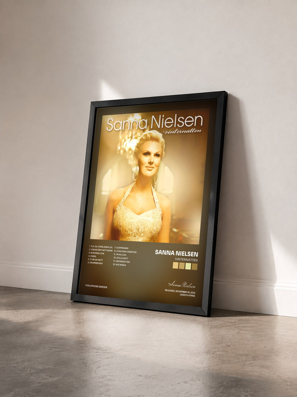 #noir Tableau de l'album Vinternatten de Sanna Nielsen vu de trois quarts, cadre noir