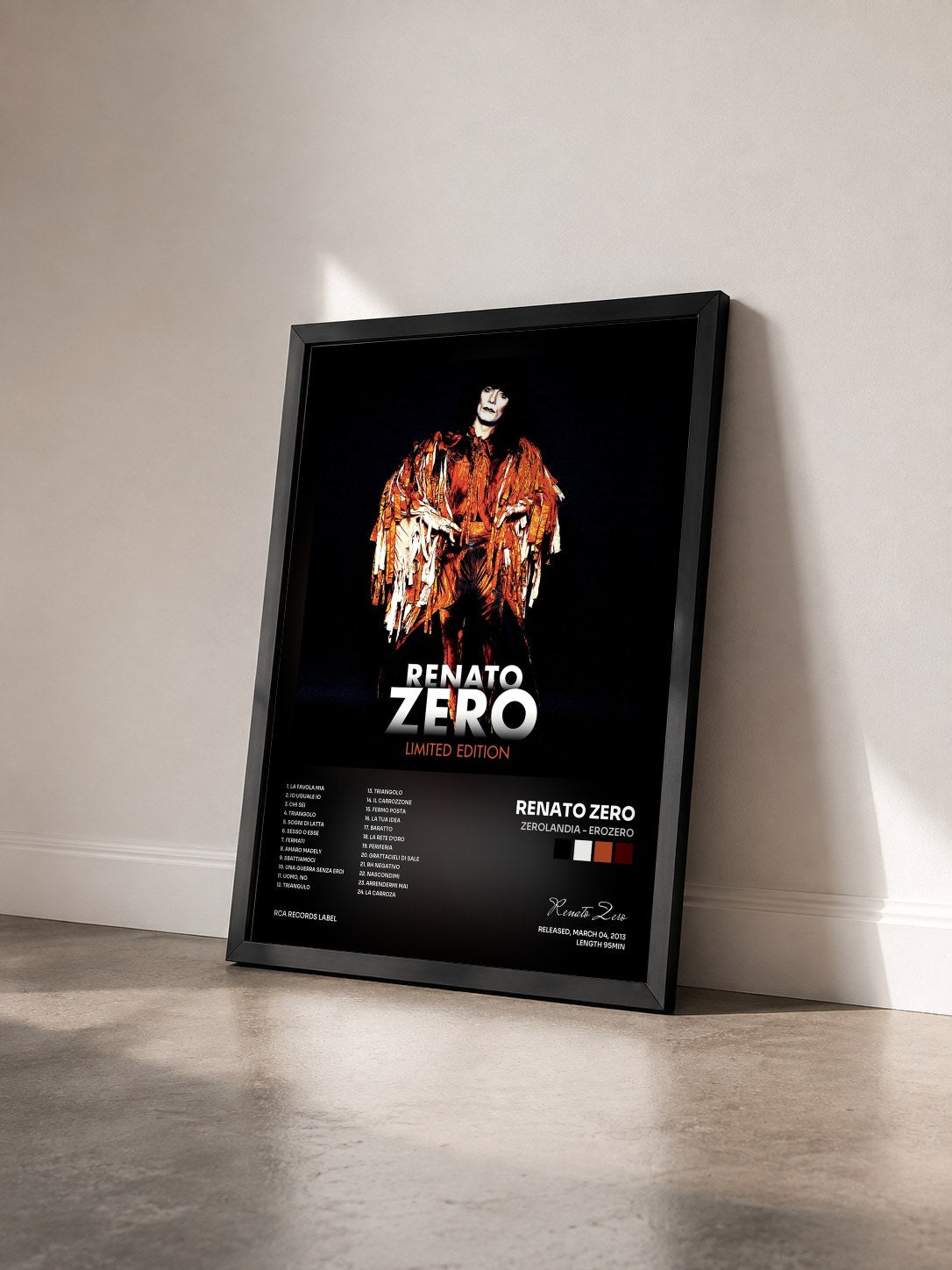 #noir Tableau de l'album Zerolandia - Erozero de Renato Zero vu de trois quarts, cadre noir