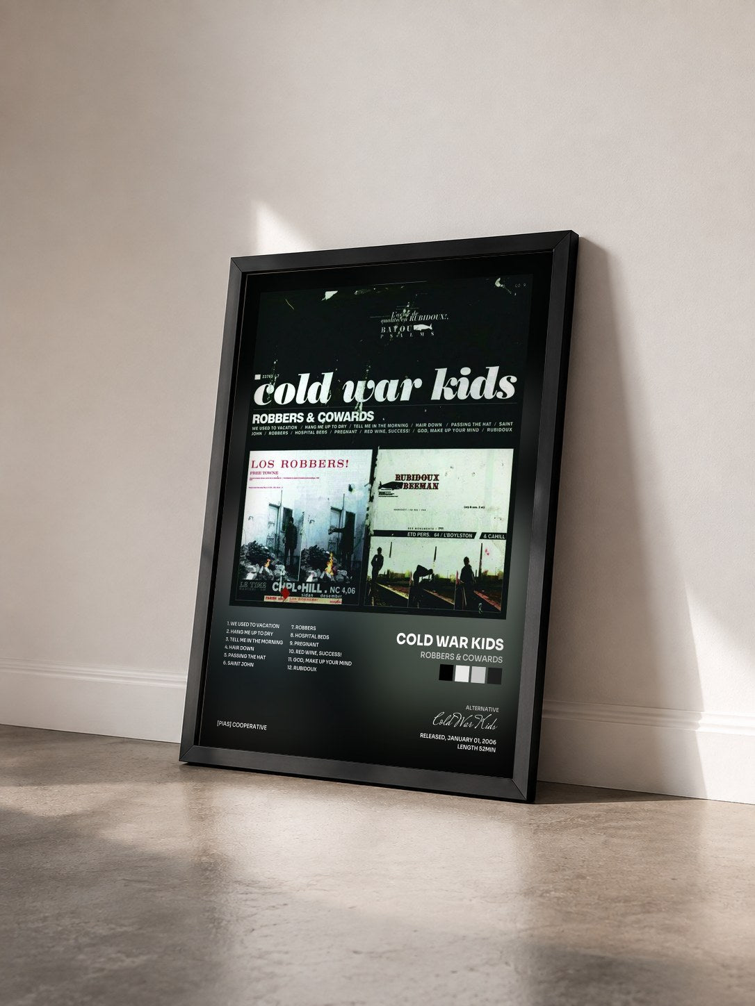 #noir Tableau de l'album Robbers & Cowards de Cold War Kids vu de trois quarts, cadre noir