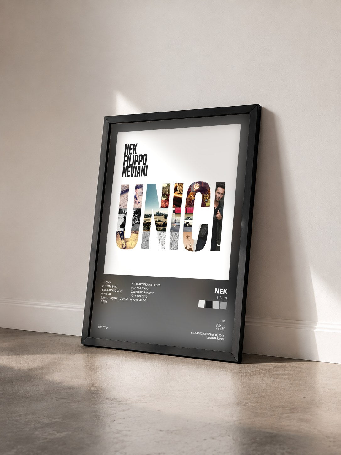 #noir Tableau de l'album Unici de Nek vu de trois quarts, cadre noir