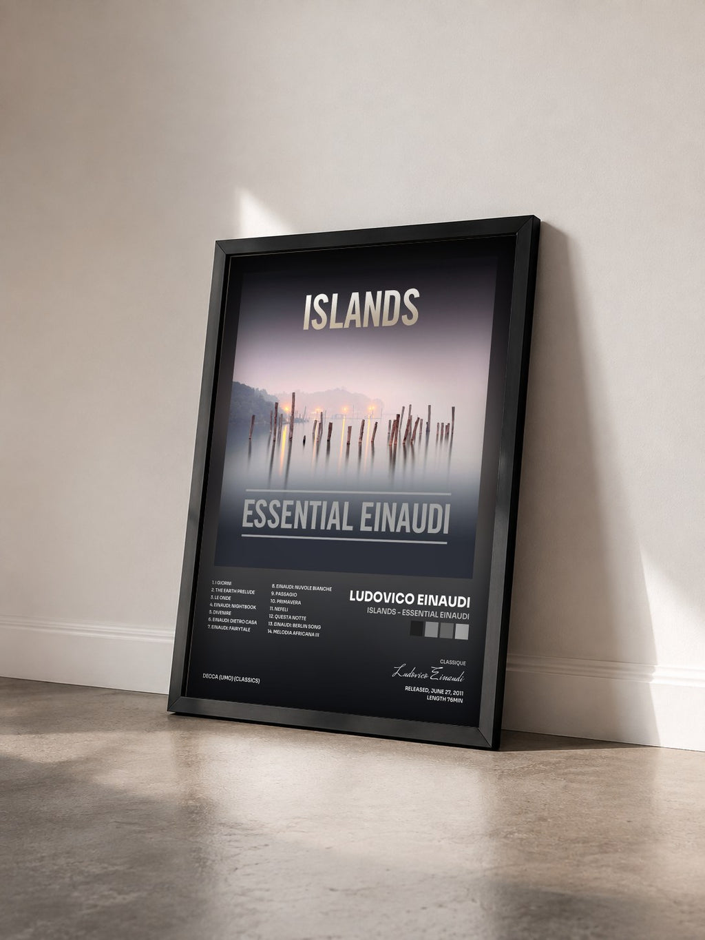 #noir Tableau de l'album Islands - Essential Einaudi de Ludovico Einaudi vu de trois quarts, cadre noir