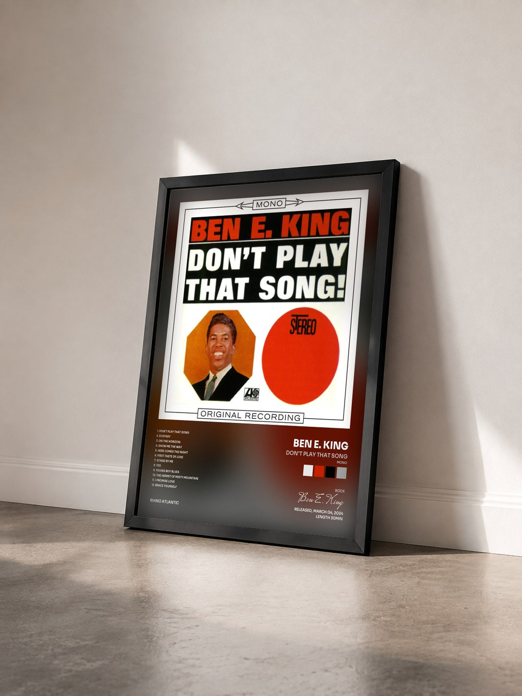 #noir Tableau de l'album Don't Play That Song (Mono) de Ben E. King vu de trois quarts, cadre noir