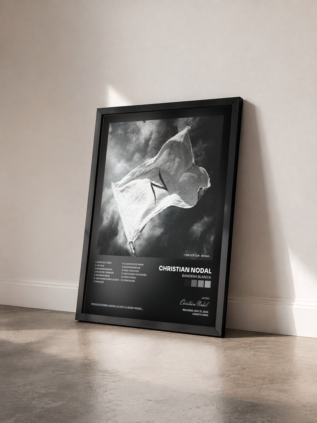 #noir Tableau de l'album Bandera Blanca de Christian Nodal vu de trois quarts, cadre noir